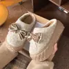 Chinelos de algodão com estampa floral retrô e laço para mulheres, sola grossa de inverno, forrados com fleece, antiderrapantes, para interior, estilo menina, bico fechado, chinelos fofos