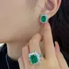 Colgante de Diamante Verde Retro Europeo y Americano Anillo Abierto Aretes de Alta Gama Incrustación de Lujo Traje de Esmeralda Sintética Cultivada