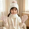 Conjunto de tres piezas para otoño e invierno para niñas: gorro con orejeras de forro polar en forma de corazón, bufanda y guantes, cálido conjunto de punto para pequeñas princesas y niños mayores