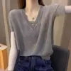 Top de tricô de seda gelada feminino design elegante de manga curta nova moda francesa verão 2024 top cor sólida cinza preto