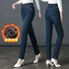 8197 pantalones de invierno de terciopelo acolchado para mujeres de mediana edad y mayores, pantalones largos para madre de mediana edad, talla grande, pantalones de algodón elástico, gruesos