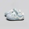 Zapatillas blancas Ankora rojas de entrenamiento estilo alemán con aumento de altura interior para mujer, nueva colección 2026, versátiles, ligeras y cómodas, con suela suave, deportivas y casuales