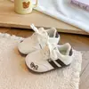 Zapatillas de Cuero para Niñas 2026 Otoño Nuevo Estilo Zapatos Individuales Zapatos para Niños Bebé Encaje Casual Suela Suave Antideslizante En Stock