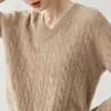 Colección Otoño/Invierno 2026 de Bai Cai Rong: Suéter holgado de punto trenzado con cuello en V, adelgazante, elegante, cálido, versátil, moderno y favorecedor