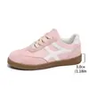 Comércio Exterior 2025 Verão Novo Transfronteiriço Tamanho Grande Sapatos de Treino Alemães para Mulheres Retro Versátil Moda Bico Redondo Sapatos Baixos Atacado