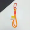 Venta al por mayor desde la fábrica de origen: Lanyards para llaves con mosquetón de bloques de color, colgantes para bolso de muñeca de peluche y accesorios. Se admiten pedidos de muestra
