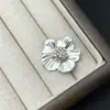 Botones Metálicos Florales de Alta Gama Incrustados con Diamantes, Botones Decorativos para Abrigos de Piel de Visón, Versátiles Botones Irregulares de Cinco Pétalos para Chaquetas de Traje