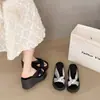 Hermosas sandalias de plataforma alta para mujer, para uso exterior en verano, nuevo modelo 2026, ligeras, adecuadas para faldas, sandalias de cuña de tacón alto