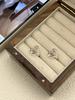 Pendientes Oni coreanos S925 de plata esterlina ahuecados, hermosos pendientes de corazón de melocotón que combinan con todo para el uso diario de las mujeres, pendientes de alta calidad de moda