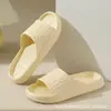 Pisar Mierda Sensación Dibujo Animado Chanclas de Verano para Uso Exterior Suela Suave Alta Apariencia Uso en Casa Pareja de Ositos Lindos Chanclas de EVA Precio de Mayoreo