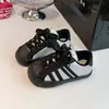 Zapatos de Skate para Niños 2026 Nuevo Otoño Zapatos Deportivos para Niños Suela Suave Antideslizantes Niños Medianos y Grandes Marca de Tendencia Zapatos de Entrenamiento Alemanes