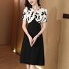 Vestido Vintage Ligero Maduro Negro de Manga Corta para Mujer 2025 Verano Nueva Moda Estilo Occidental Adelgazante Cintura Alta Estampado