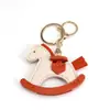 Bolsa de Adornos de Cuero Ins Colgante Llavero Pony Dibujos Animados Caballo Mecedora Colgante de Cuero Venta al por Mayor Regalos de Vacaciones