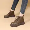 Botas estilo Martin de couro macio da moda, com sola grossa para mulheres, nova coleção outono/inverno 2026, sola macia, estilo britânico, cano baixo e forradas com fleece
