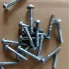 Tornillos Autoperforantes de Tres Garras con Cabeza de Mesón Flor de Ciruelo Interior