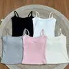 Camisola sexy lisa de cor única estilo coreano com lindo design nas costas, bojos embutidos, adequada para usar por cima de outras peças, realça o tamanho do busto, corte justo