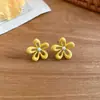 Aretes de flor para mujer 2026 nuevo modelo popular, aretes únicos y hermosos, aretes de alta gama, clips para orejas para mujeres sin perforaciones
