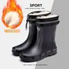Botas de chuva masculinas, novo estilo, comprimento médio até a panturrilha, impermeáveis, antiderrapantes, duráveis, quentes, adequadas para pesca, uso na cozinha e como botas de trabalho