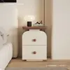 Mesita de Noche Pequeña de Madera Maciza para Dormitorio del Hogar 2026 Nuevo Estilo Vintage Ultra Estrecho Crema Moderno Minimalista Gabinete de Almacenamiento