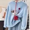 Tricô Pulôver Cor Sólida Bordado Feminino 2025 Outono e Inverno Super Lindo Macio Cêreo Tricô Top Estilo Gentil Estilo Coreano