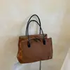 Bolsa simples retrô de camurça para mulheres, novo modelo 2026, bolsa de ombro grande capacidade para o dia a dia, bolsa de mão tote para outono e inverno