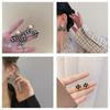 Pendientes de botón de hoja con diamantes completos de moda trendy 2024, estilo Dongdaemun, pendientes versátiles y de personalidad única para mujer