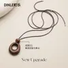 Collar vintage Maillard de madera y piedra con un diseño único, cadena larga para suéter, joyería de lujo ligero de alta gama estilo old money para mujer