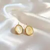 Nuevos Pendientes Pequeños de Frijol Dorado Minimalistas Versátiles para Mujer, Diseño de Nicho Coreano y Japonés, Pendientes Redondos Irregulares de Moda