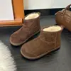 Botas de nieve de caña corta para mujer, botas de algodón de invierno, nuevo estilo, zapatos tipo pan, suela gruesa, modernas, antideslizantes, color camel, 2026, cálidas, con felpa adicional
