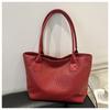 Bolso de hombro texturizado de color sólido informal de otoño e invierno 2024 de gran capacidad con sangría tejida para mujer