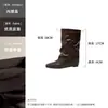 Botas ankle boot quadradas de estilo retrô britânico para mulheres, nova coleção outono/inverno 2026, com salto oculto, design plissado e um visual moderno e ousado, altura até o meio da panturrilha e estilo de bota de equitação