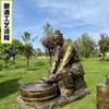 Escultura de figura em plástico reforçado com fibra de vidro personalizada para decoração de paisagismo de jardim externo, ornamentos, imitação de cobre, celebridade, modelo de esboço de rua popular