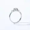 Nuevo Anillo de Plata de Ley 925 Diamante Simulado de Lujo Ligero para Mujer Temperamento Diseño Geométrico de Gama Alta Anillo de Boda Compromiso