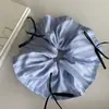 Scrunchie Azul Ballet com Laço de Fita Listrado Acessório de Cabelo para Mulheres, Elástico de Cabelo de Renda Texturizada Ornamento de Cabelo
