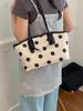 Bolso grande de mano popular para mujer 2026 versión coreana moda moderno bolso de hombro elegante para el día a día bolso tote de lunares moderno
