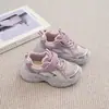 Zapatos Deportivos Transpirables de Malla Estilo Coreano para Niñas 2025 Verano Nuevos Escolares Casuales con Velcro para Niños Zapatos Papá