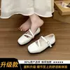Sapatos Mary Jane rasos de couro macio com tira cruzada, sapatos simples de bico quadrado estilo francês 2026 para mulheres, elegantes, casuais, versáteis