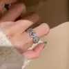 Como uma Borboleta na Natureza, Anel Vintage com um Estilo Fashionável Old Money, Anel Dourado com um Toque de Luxo Leve e High-End, Anel Aberto