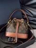 Bolso Cubo Portátil Estampado de Lujo Ligero Nuevo 2025 para Mujer, Estilo Popular, Bolso de Hombro Cruzado Simple y Casual