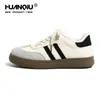 Zapatos de Entrenamiento Morales Retro de Terciopelo Universales para Mujer Otoño e Invierno 2025 Nuevos Zapatos de Algodón Cálidos Versátiles Zapatos Casuales para Mujer que Aumentan la Altura