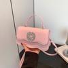 Bolso de mano informal de moda, novedad de verano 2024, bonito y sencillo bolso de hombro para desplazamientos, pequeño y fresco bolso cruzado cuadrado pequeño.