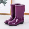 Botas de chuva de cano médio transfronteiriças sapatos de borracha femininos calçados externos botas de água para adultos botas de água quentes com sola grossa forradas com fleece botas de chuva para cozinha atacado