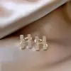 Brincos de Moda Vintage de Luxo Leve com Cravação de Diamantes Outono e Inverno Simples Franceses Populares Brincos para Mulheres Brincos Elegantes de Alta Qualidade Brincos