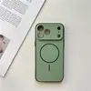 Modelo Transfronterizo Ip17 Colorido Bicolor Tacto Piel Magnético Adecuado para Apple 17Pro Botón Galvanizado Borde Suave Funda para Teléfono