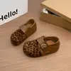 Zapatos tipo mula de suela gruesa, que aumentan la altura, de uso bidireccional para mujer, nuevo estilo de moda 2026 con hebilla de cinturón, zapatos bajos de una sola pieza para mujer