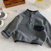 Moletom Infantil 2026 Outono e Inverno Novo Estilo para Meninos e Meninas, Camiseta Base de Lã Dupla Face, Polo Elegante com Gola Reversível para Bebês, Estilo Moderno