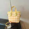 Bolso Pequeño Nuevo de Verano para Mujer, Patrón a Cuadros, Alto Valor Estético, Bolso Cruzado Personalizado para Hombro, Bolso Cubo de Mano de Moda