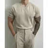 Verano Nuevo Retro Americano Hombres Fitness Manga Corta Deportiva Manga Corta Tejido Tendencia Marca Holgado Color Sólido Cuello en V Camiseta Tejida