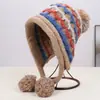 Sombrero de Lana Tejido de Moda Coreano para Otoño e Invierno con Borde Enrollado, Rayas en Contraste y Pompones de Piel para Proteger del Frío y el Calor