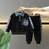8589 Conjunto de Roupa de Outono para Meninos 2026 Novo Conjunto de Duas Peças de Moletom e Calça de Moletom Cool e Estiloso para Crianças Roupas de Primavera e Outono para Bebês